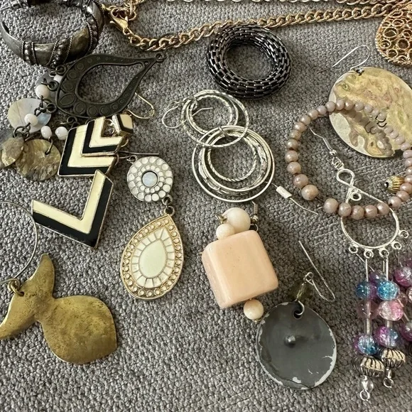 JEWELRY Lot - Picture 3 of 4